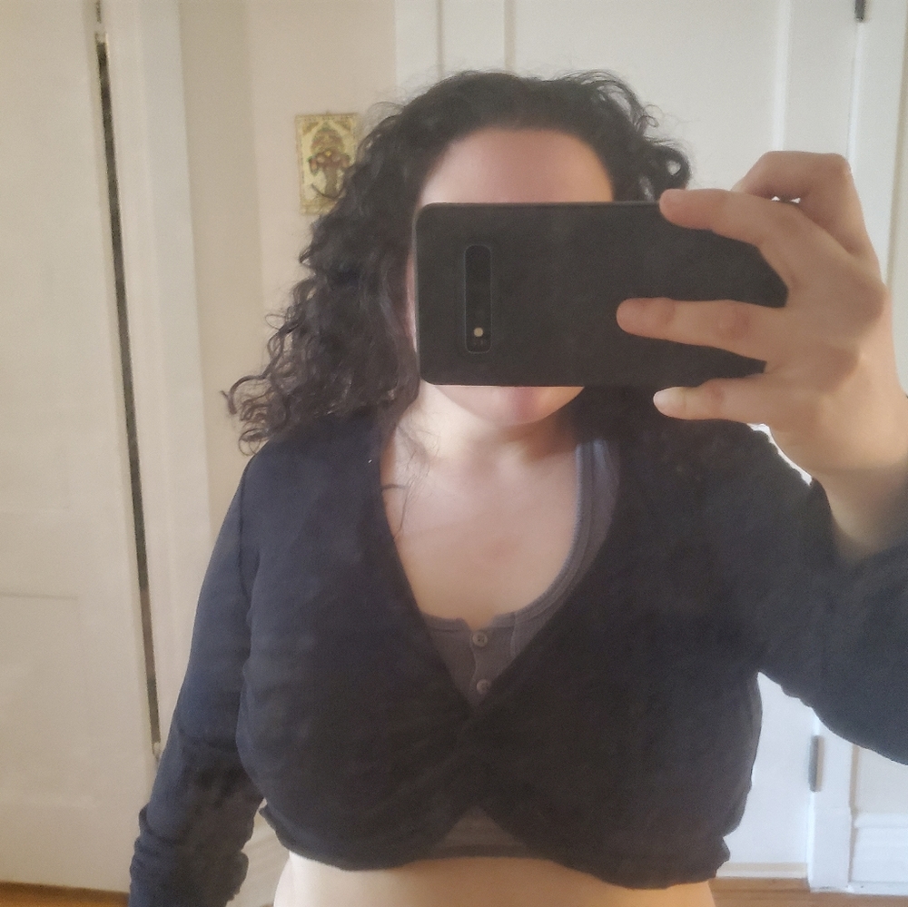 Crop shirt tye not in front